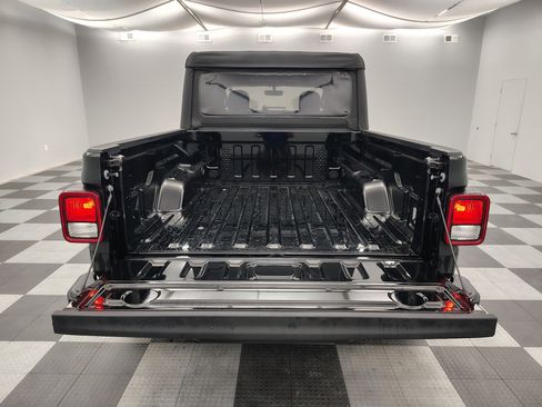 Used 2023 Jeep Gladiator Mojave image 18