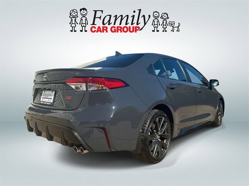 Used 2025 Toyota Corolla SE image 3