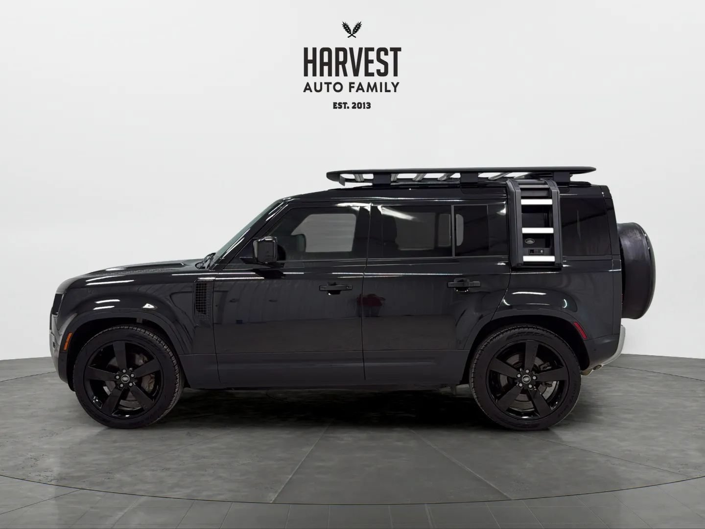 Used 2023 Land Rover Defender 110 SE AWD/4WD image 2