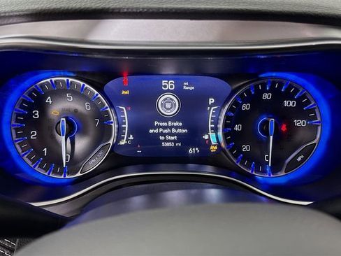 Used 2025 Chrysler Pacifica Limited FWD image 12