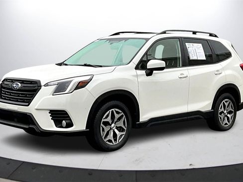 Used 2023 Subaru Forester Premium image 4