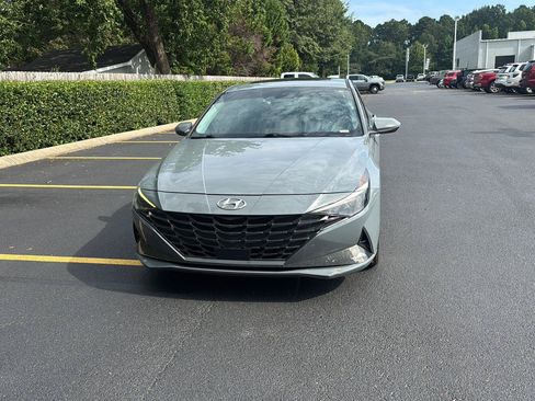 Used 2022 Hyundai Elantra SEL w/ Convenience + Premium Package FWD image 9
