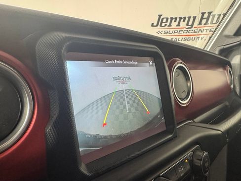 Used 2022 Jeep Wrangler Unlimited Rubicon AWD/4WD image 3