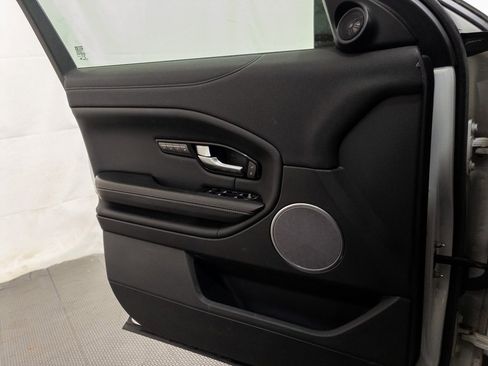 Used 2017 Land Rover Range Rover Evoque SE Premium image 30