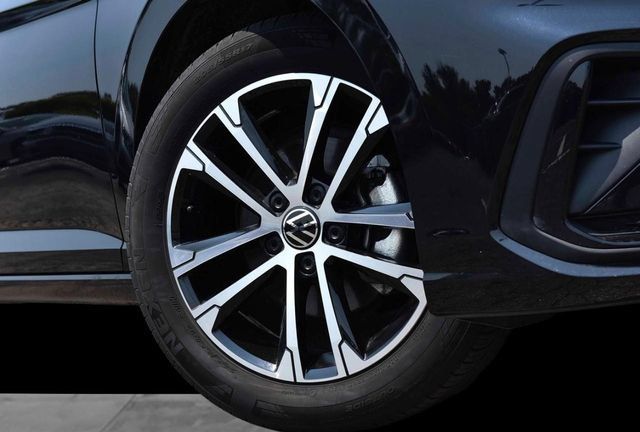 Certified 2025 Volkswagen Jetta Sport FWD image 3