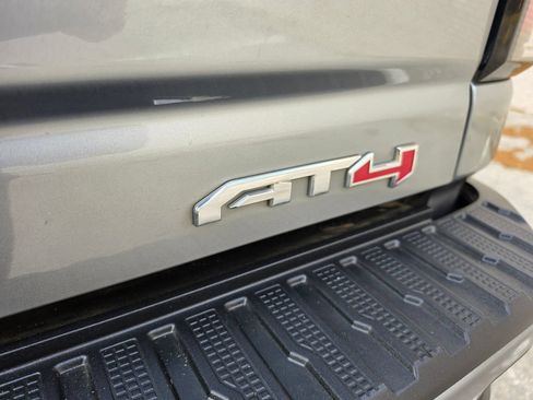 Used 2024 GMC Sierra 2500 AT4 w/ AT4 Preferred Package AWD/4WD image 43