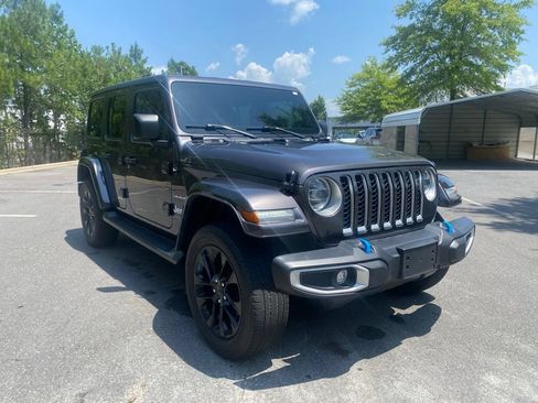 Used 2022 Jeep Wrangler Unlimited Sahara w/ Cold Weather Group AWD/4WD image 2