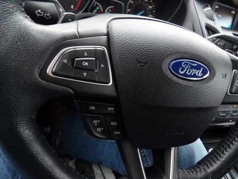 Used 2015 Ford Focus SE w/ SE Sport Package image 11