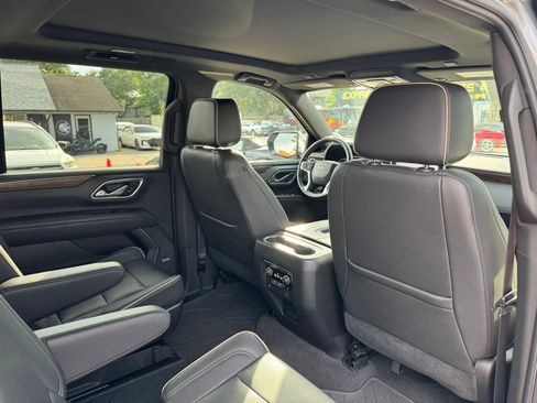 Used 2021 Chevrolet Suburban Premier w/ Premium Package RWD image 28