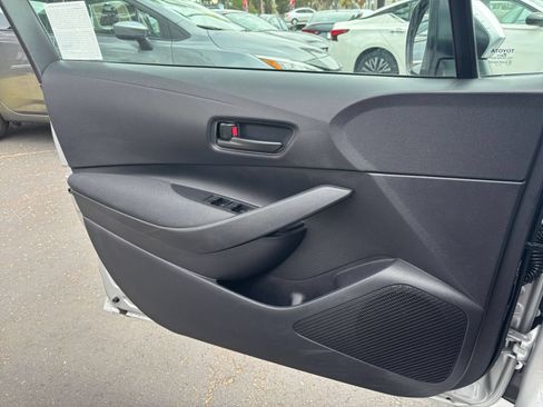 Used 2025 Toyota Corolla LE FWD image 18