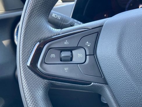 Used 2025 Chevrolet Trax LT image 11