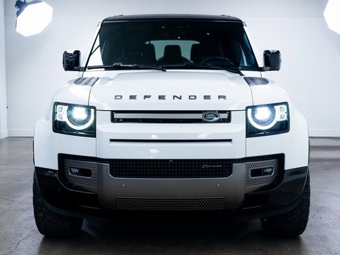 Used 2023 Land Rover Defender 130 X-Dynamic SE image 2