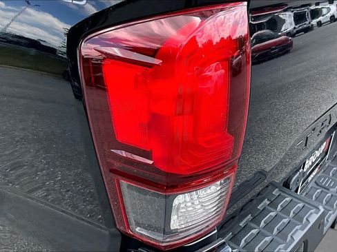 Used 2018 Toyota Tacoma TRD Off-Road w/ Technology Package AWD/4WD image 28