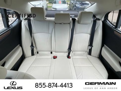 Used 2025 Lexus ES 300h Ultra Luxury FWD image 16