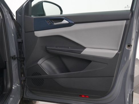 Used 2022 Volkswagen Taos SE image 9