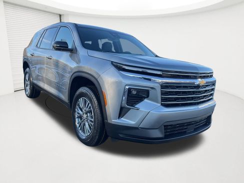 New 2026 Chevrolet Traverse LT w/ Driver Confidence Package image 7