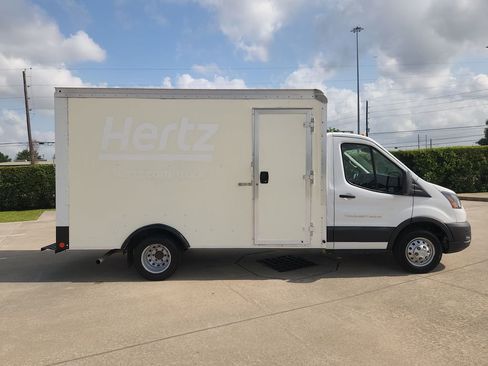 Used 2022 Ford Transit 350 DRW RWD image 4