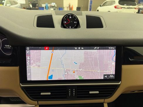Used 2020 Porsche Cayenne AWD/4WD image 9