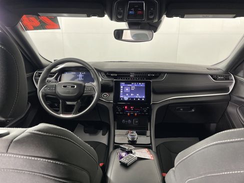 Used 2024 Jeep Grand Cherokee Laredo w/ Luxury Tech Group I image 14