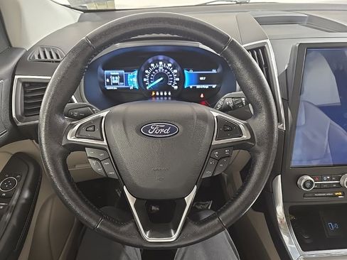Used 2022 Ford Edge Titanium image 11