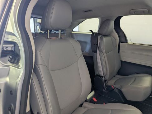 Certified 2023 Toyota Sienna XLE image 22
