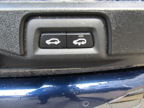 Used 2020 BMW X7 M50i w/ Dynamic Handling Package image 17