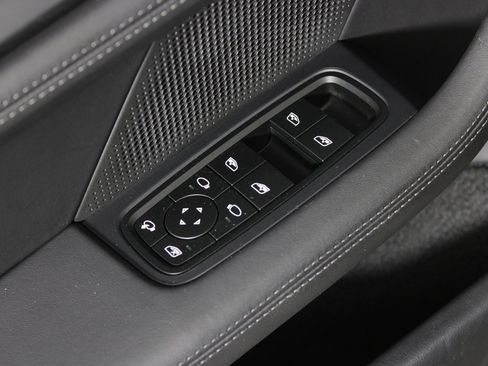 Used 2023 Porsche Taycan GTS image 16