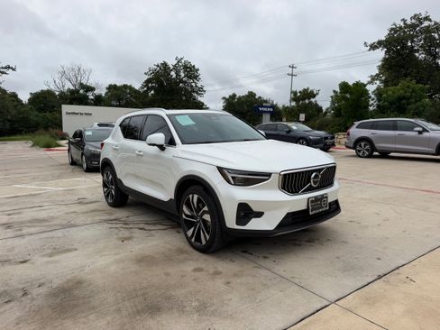 Certified 2024 Volvo XC40 B5 Ultimate w/ Protection Package Premier AWD/4WD image 7