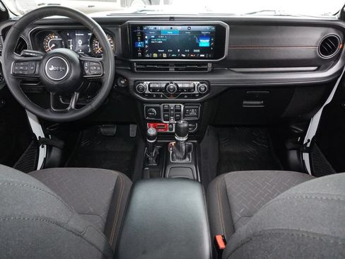 Used 2025 Jeep Gladiator Mojave w/ Convenience Group AWD/4WD image 22