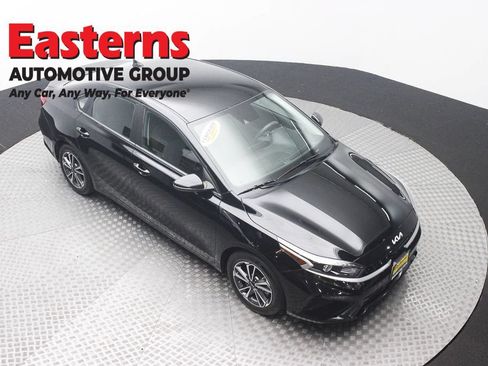 Used 2023 Kia Forte LXS w/ LXS Technology Package FWD image 3