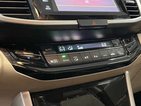 Used 2017 Honda Accord EX-L image 21
