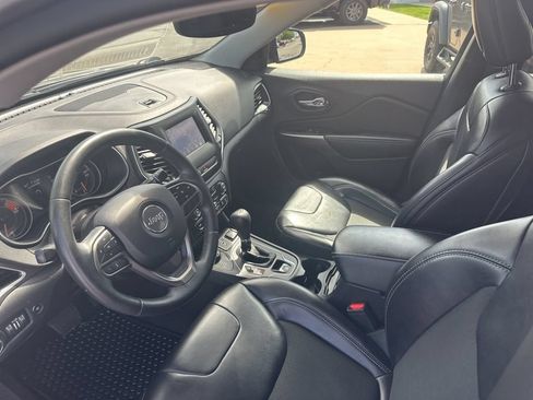 Used 2019 Jeep Cherokee Latitude Plus w/ Comfort/Convenience Group AWD/4WD image 15