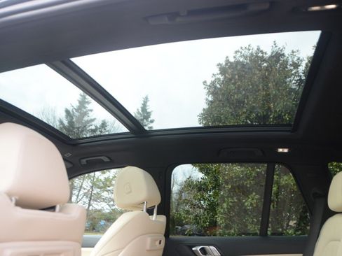 Used 2022 BMW X5 xDrive40i AWD/4WD image 16
