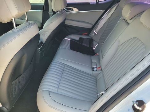 Used 2023 Genesis G70 2.0T w/ Sport Prestige Package RWD image 8