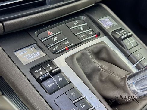 Used 2021 Porsche Macan Turbo image 20