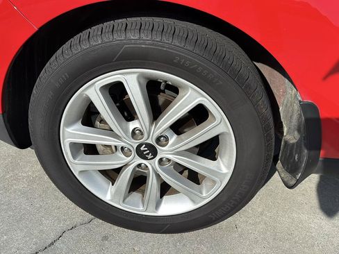 Used 2018 Kia Soul + FWD image 11