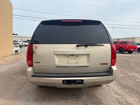 Used 2011 GMC Yukon XL SLE w/ Convenience Package image 6