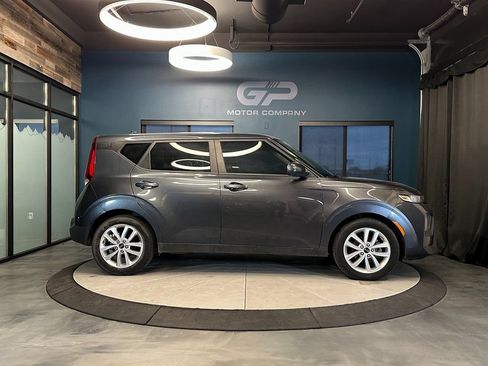 Used 2020 Kia Soul LX FWD image 2