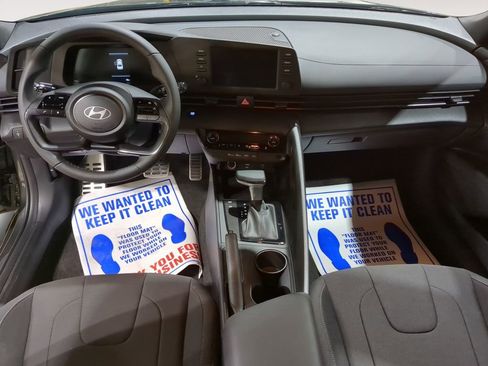 Certified 2025 Hyundai Elantra Sport image 9