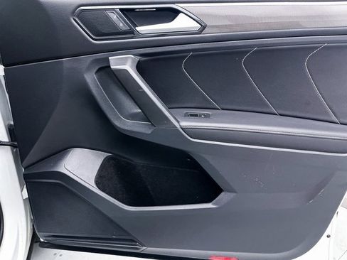 Used 2022 Volkswagen Tiguan SE R-Line image 35