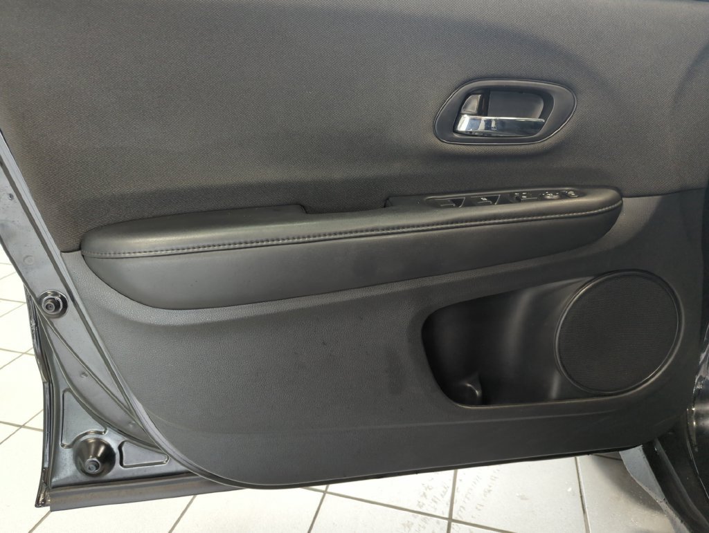 Used 2022 Honda HR-V LX image 17