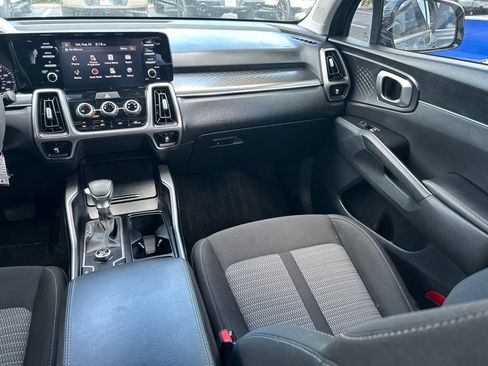 Used 2023 Kia Sorento LX FWD image 11