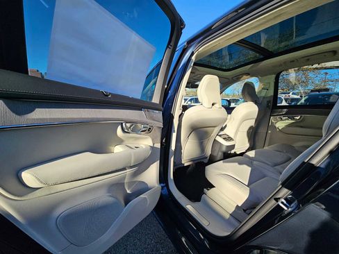 New 2025 Volvo XC90 B6 Ultra image 16