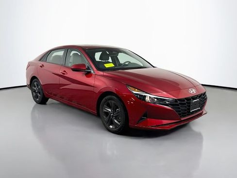 Used 2023 Hyundai Elantra SEL w/ Preferred Accessory Package FWD image 8