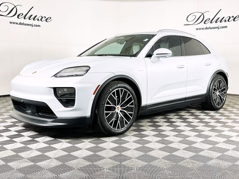 Used 2024 Porsche Macan 4 Electric image 3