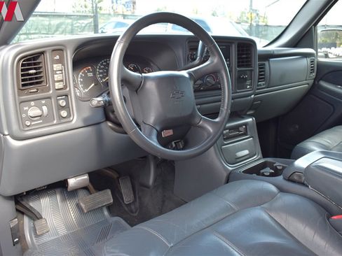 Used 2002 Chevrolet Silverado 2500 LS w/ Electrical Convenience Pkg AWD/4WD image 3