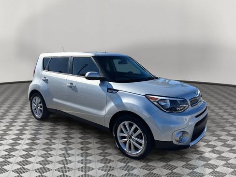 Used 2018 Kia Soul + image 3