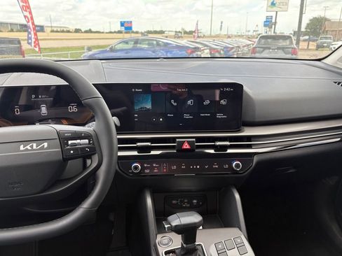 New 2026 Kia Sportage EX FWD image 17