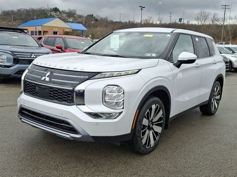 New 2026 Mitsubishi Outlander SE image 2