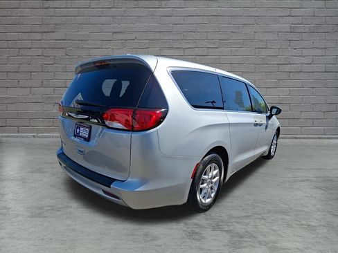 Used 2023 Chrysler Voyager LX FWD image 11